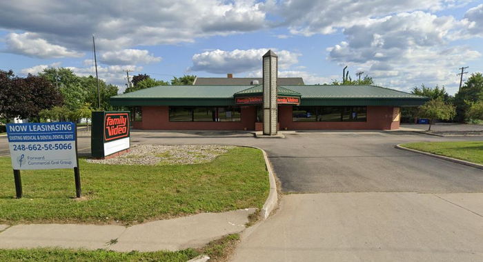 Family Video - Waterford Twp - 1187 W Huron St (newer photo)